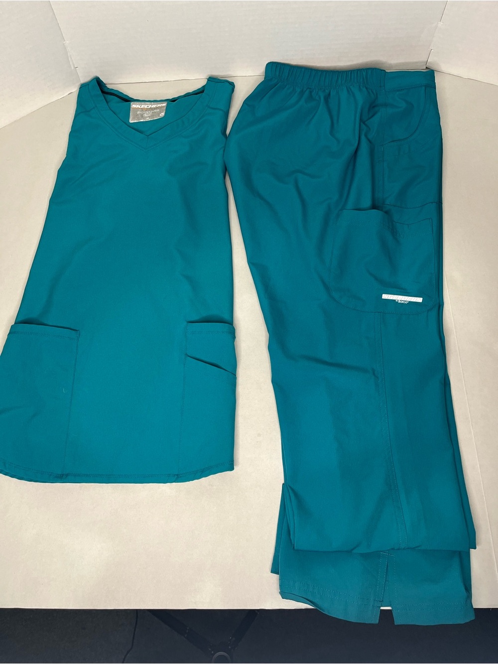 Turquoise Skechers comfy Women's Scrub Pants Medium Set